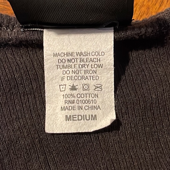 HARD ROCK CAFE LADIES' BLACK TANK - TAMPA ROCK 'N ROLL - SIZE MEDIUM - Picture 6 of 6